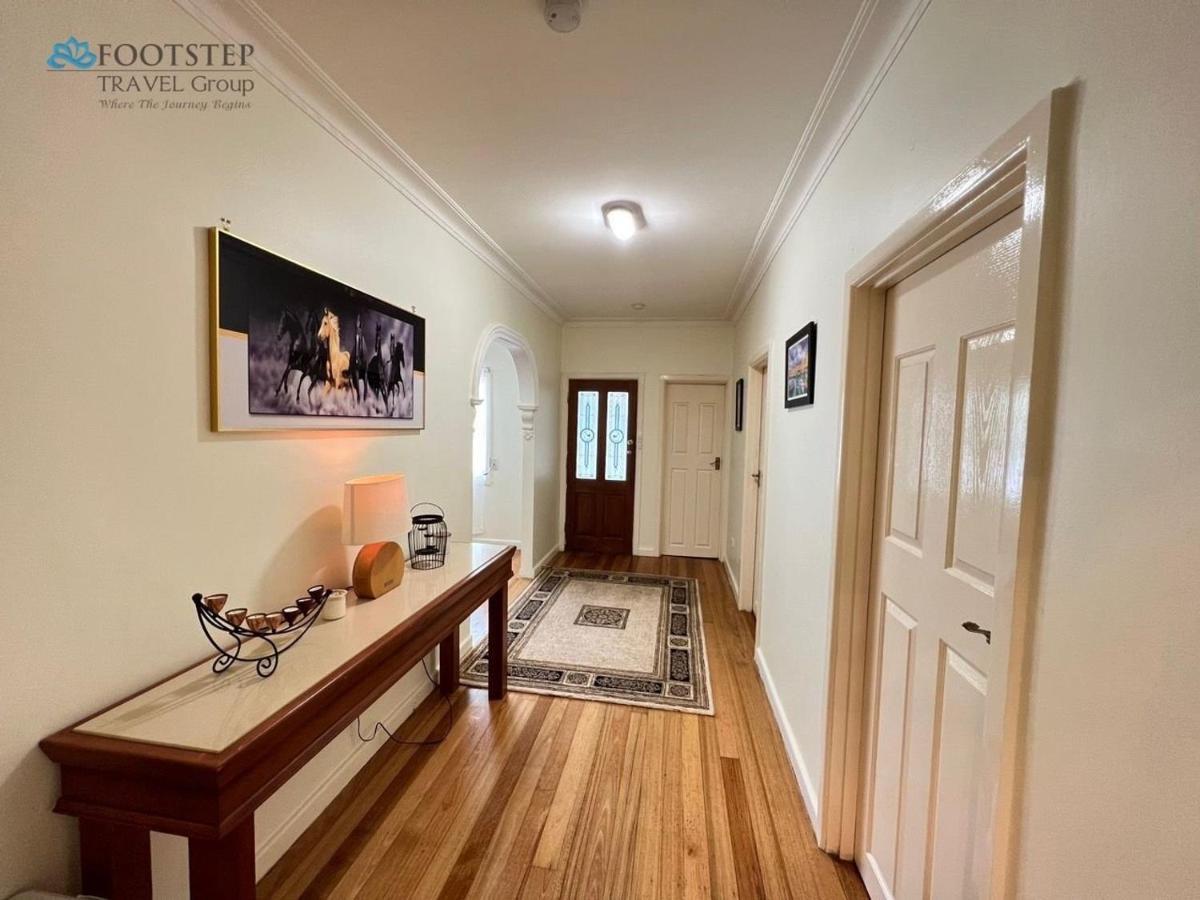 Cosy 4Br Home 15 Minutes Away From Melbourne Airport St Albans Exteriör bild