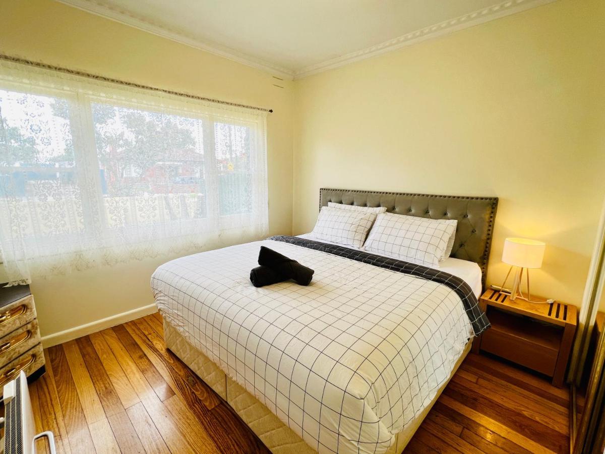 Cosy 4Br Home 15 Minutes Away From Melbourne Airport St Albans Exteriör bild