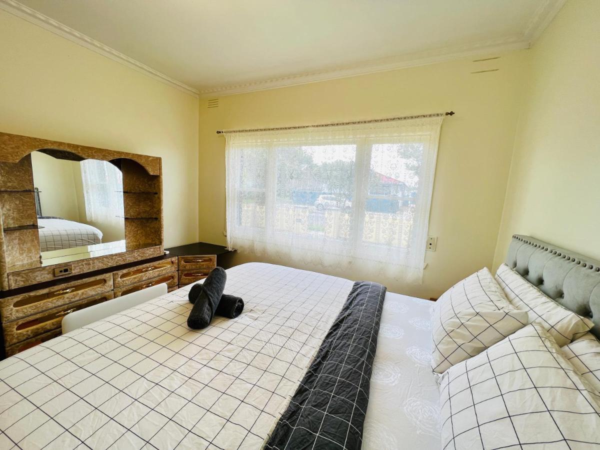 Cosy 4Br Home 15 Minutes Away From Melbourne Airport St Albans Exteriör bild