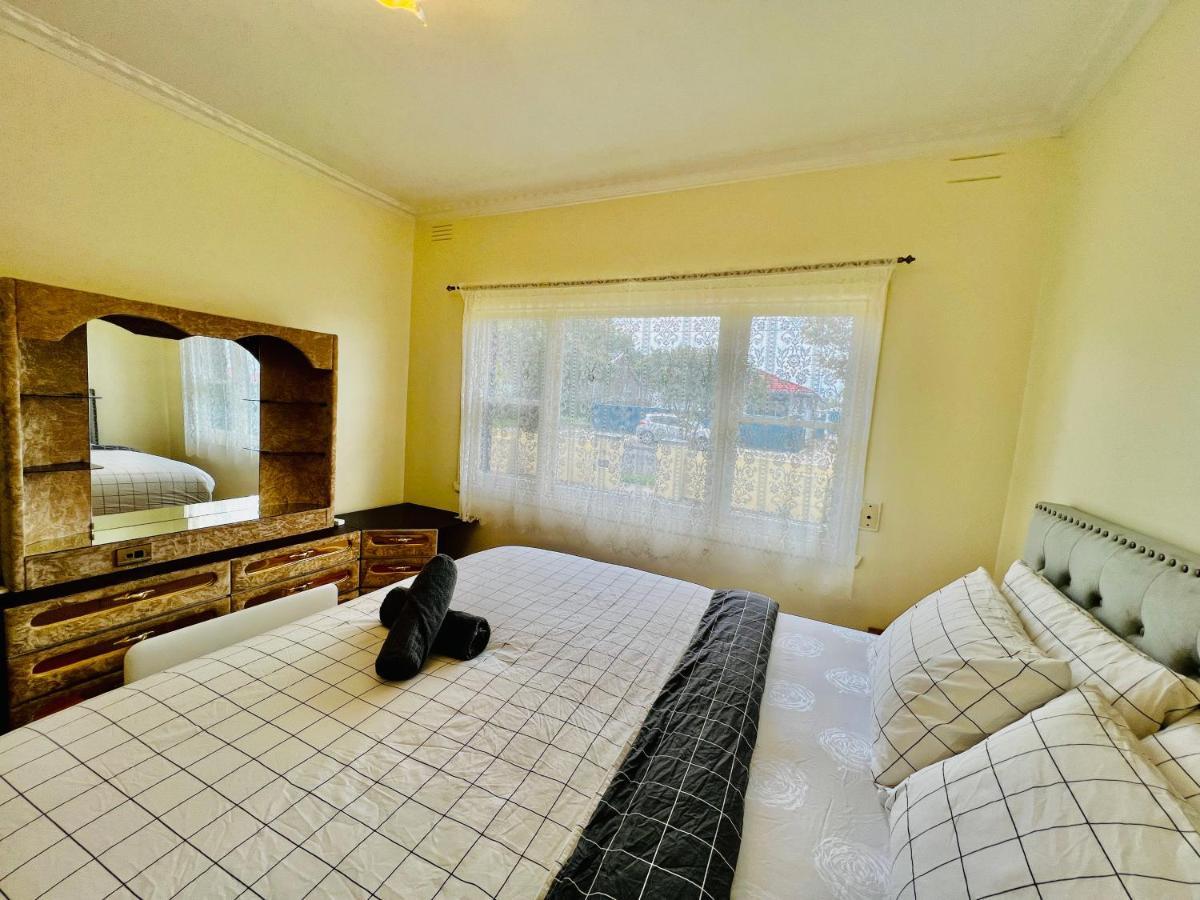 Cosy 4Br Home 15 Minutes Away From Melbourne Airport St Albans Exteriör bild